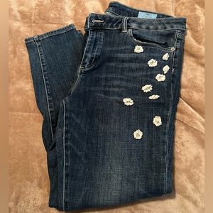 CeCe jeans, skinny leg with flower detail on left front.Size14/32